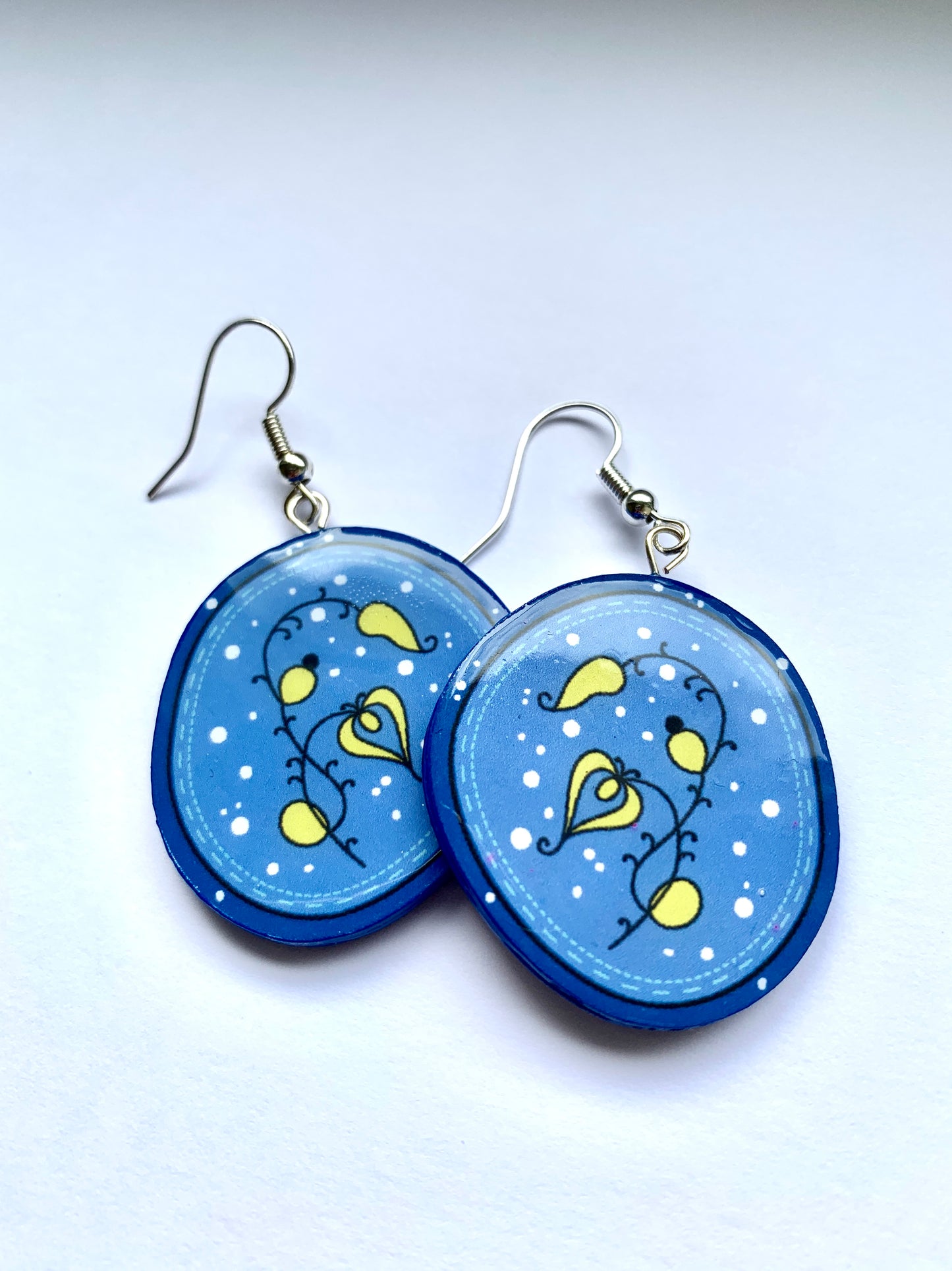 Squished circle shaped paper earrings