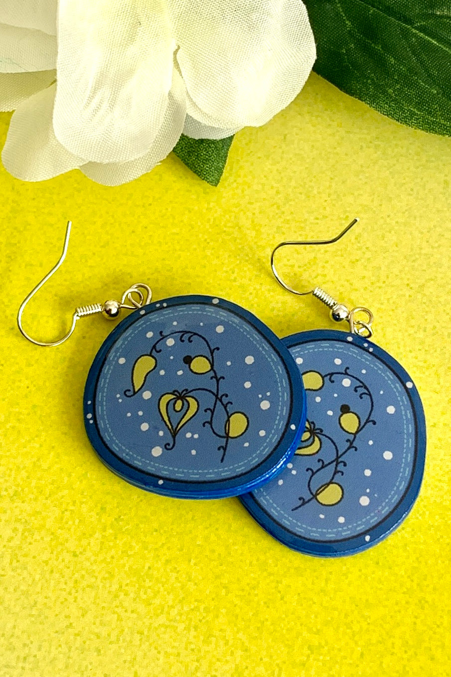 Squished circle shaped paper earrings